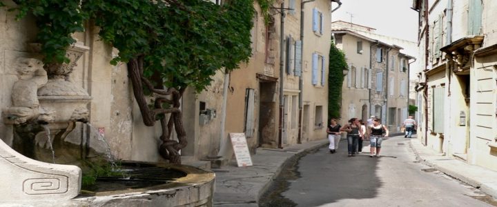 Quelles opportunités offre Saint-Rémy-de-Provence aux campeurs ?